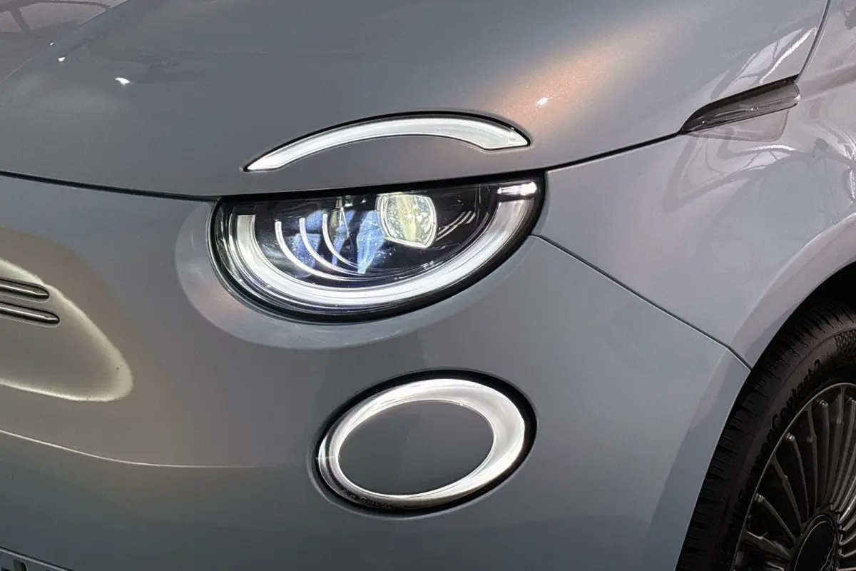 Icon 42 kWh LED Camera Keyless Apple CarPlay