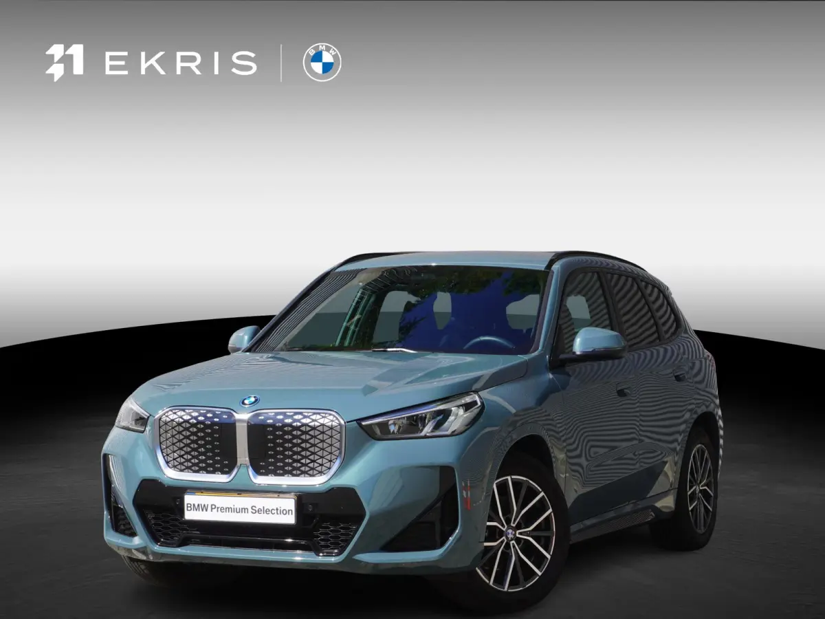 eDrive20 | SoH 100% | M Sportpakket | Getinte ramen | 18 inch LM-Velgen | Achteruitrijcamera | Actiefstoelen voor | Elektrisch verwarmde voorstoelen
