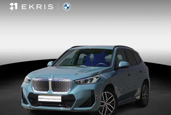 eDrive20 | SoH 100% | M Sportpakket | Getinte ramen | 18 inch LM-Velgen | Achteruitrijcamera | Actiefstoelen voor | Elektrisch verwarmde voorstoelen