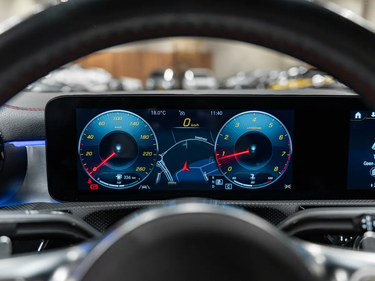 CLA 180 AMG Line, Pano, Digi Dash, Voll Led, Apple Carplay, Android Auto, NAP, Cam, Volledig Onderhouden