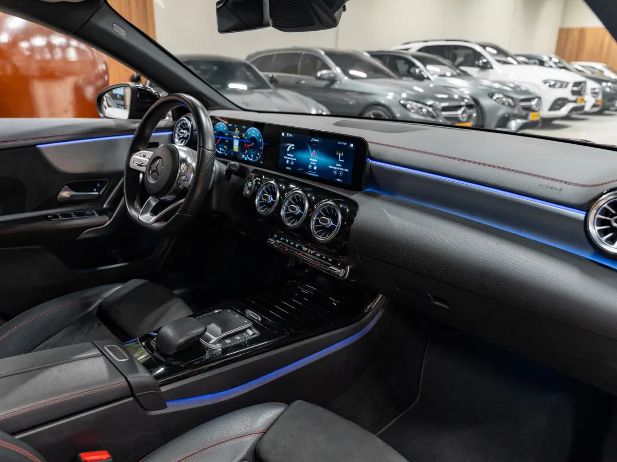 CLA 180 AMG Line, Pano, Digi Dash, Voll Led, Apple Carplay, Android Auto, NAP, Cam, Volledig Onderhouden