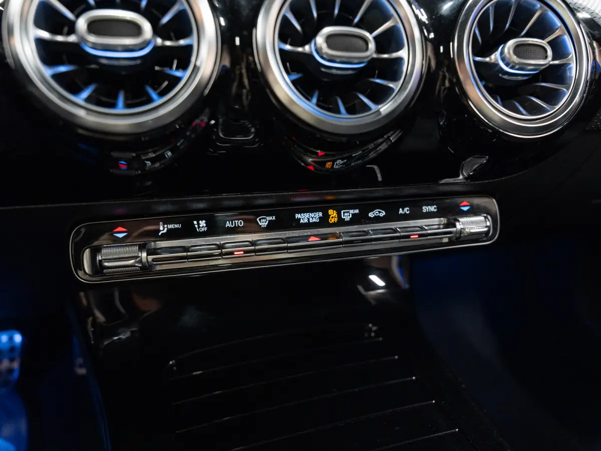 CLA 180 AMG Line, Pano, Digi Dash, Voll Led, Apple Carplay, Android Auto, NAP, Cam, Volledig Onderhouden