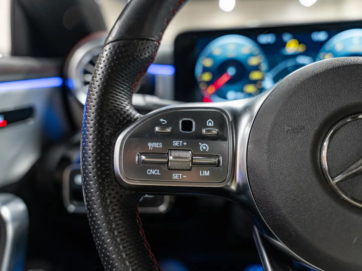 CLA 180 AMG Line, Pano, Digi Dash, Voll Led, Apple Carplay, Android Auto, NAP, Cam, Volledig Onderhouden