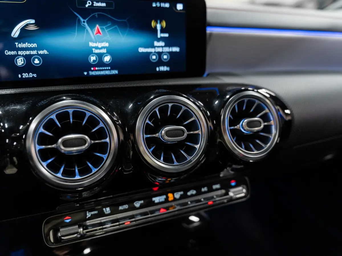 CLA 180 AMG Line, Pano, Digi Dash, Voll Led, Apple Carplay, Android Auto, NAP, Cam, Volledig Onderhouden