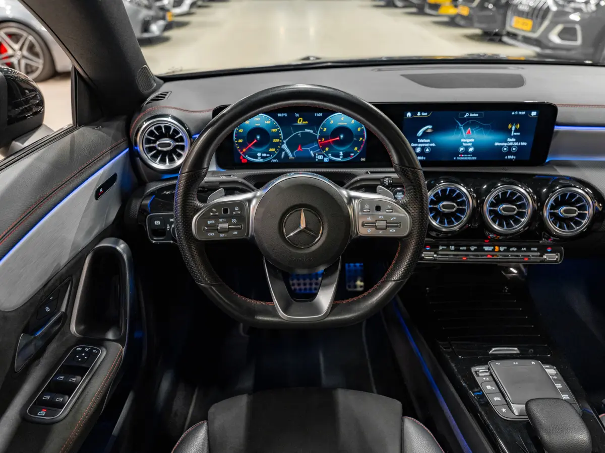 CLA 180 AMG Line, Pano, Digi Dash, Voll Led, Apple Carplay, Android Auto, NAP, Cam, Volledig Onderhouden