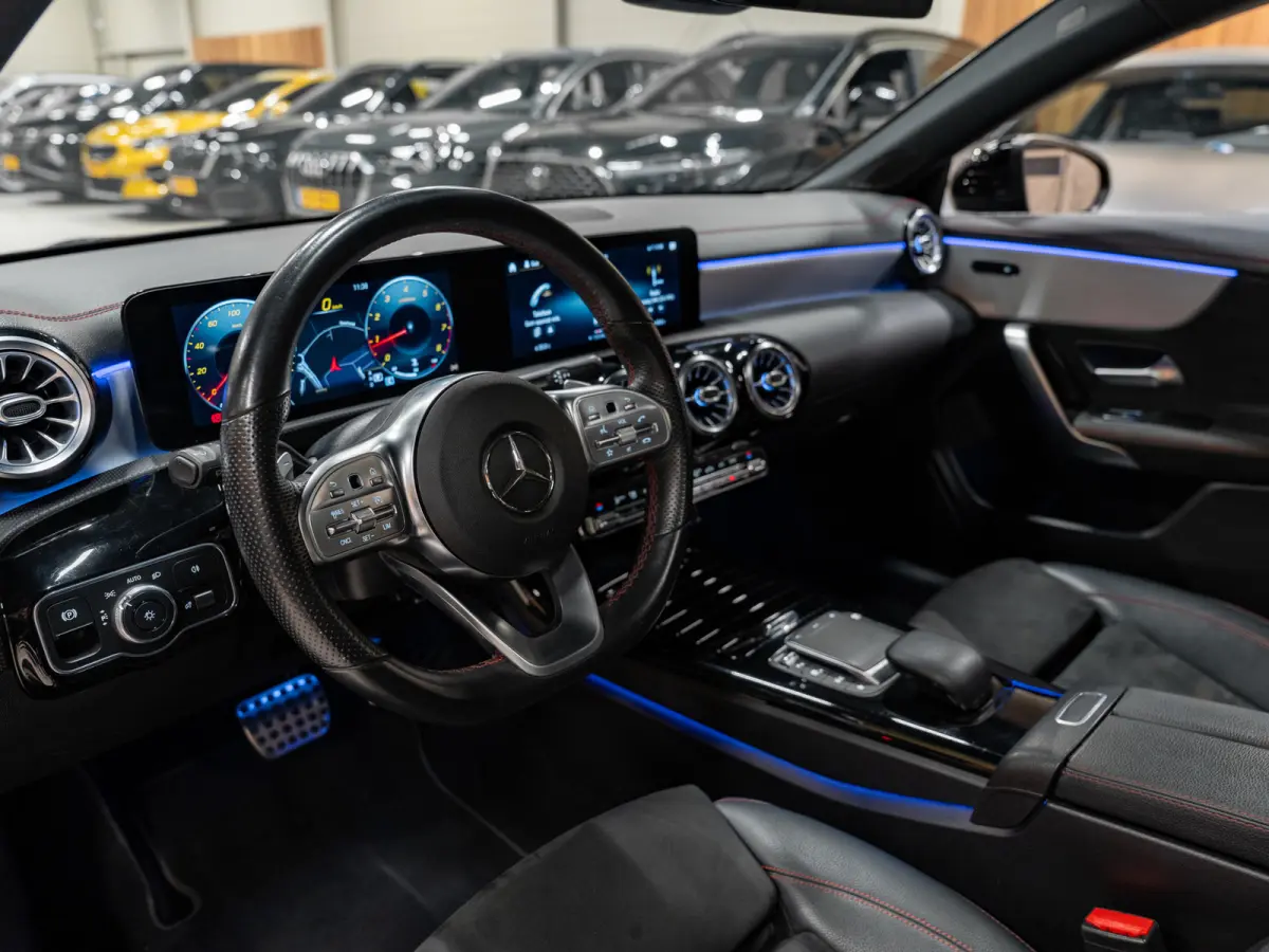 CLA 180 AMG Line, Pano, Digi Dash, Voll Led, Apple Carplay, Android Auto, NAP, Cam, Volledig Onderhouden