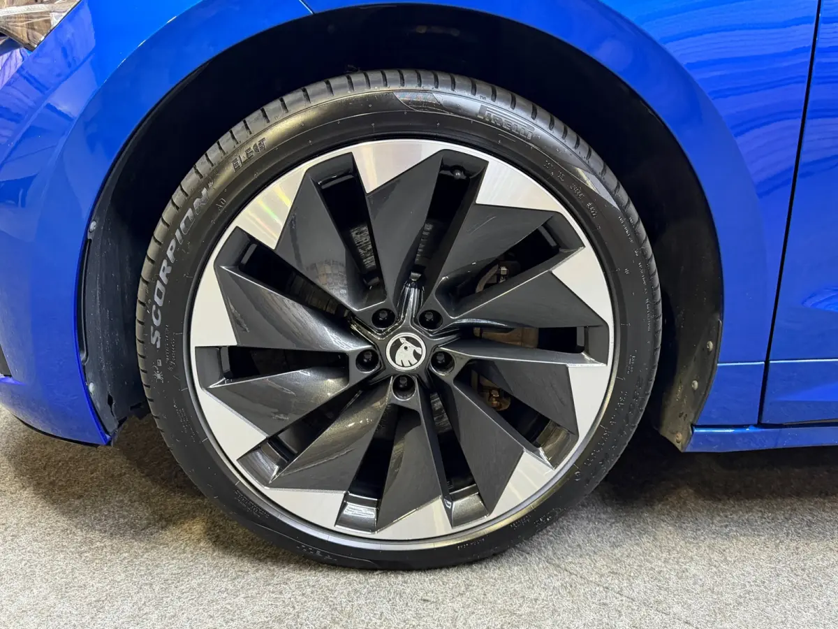 80 Sportline X Dual Navi Camera Clima Warmtepomp Trekhaak LED 21"LM