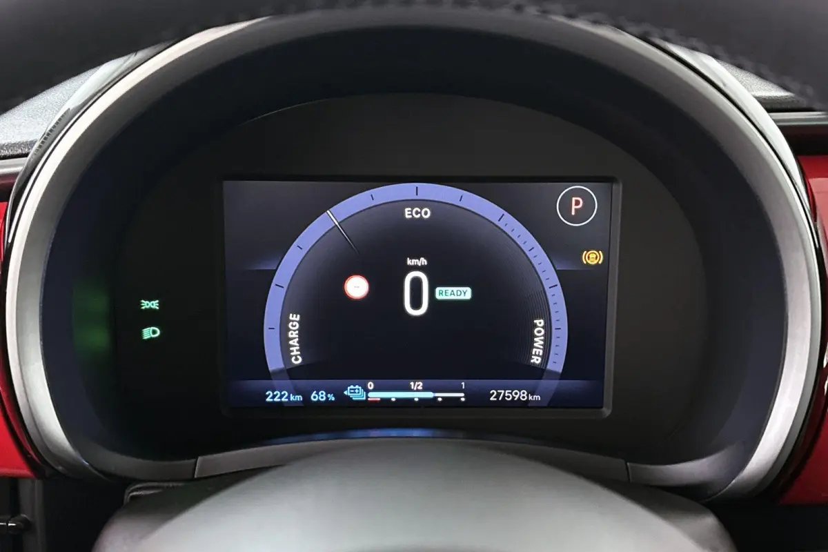 RED 54 kWh Apple CarPlay Climate Control