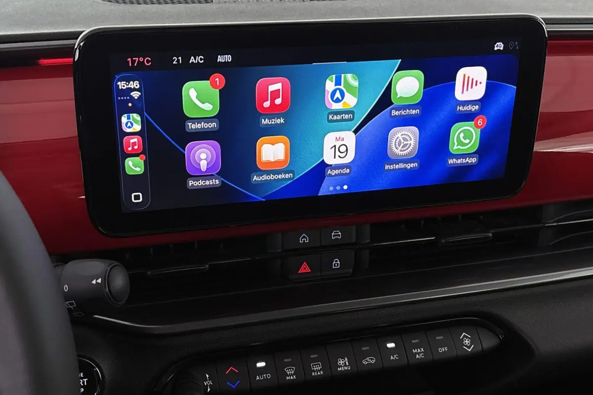 RED 54 kWh Apple CarPlay Climate Control