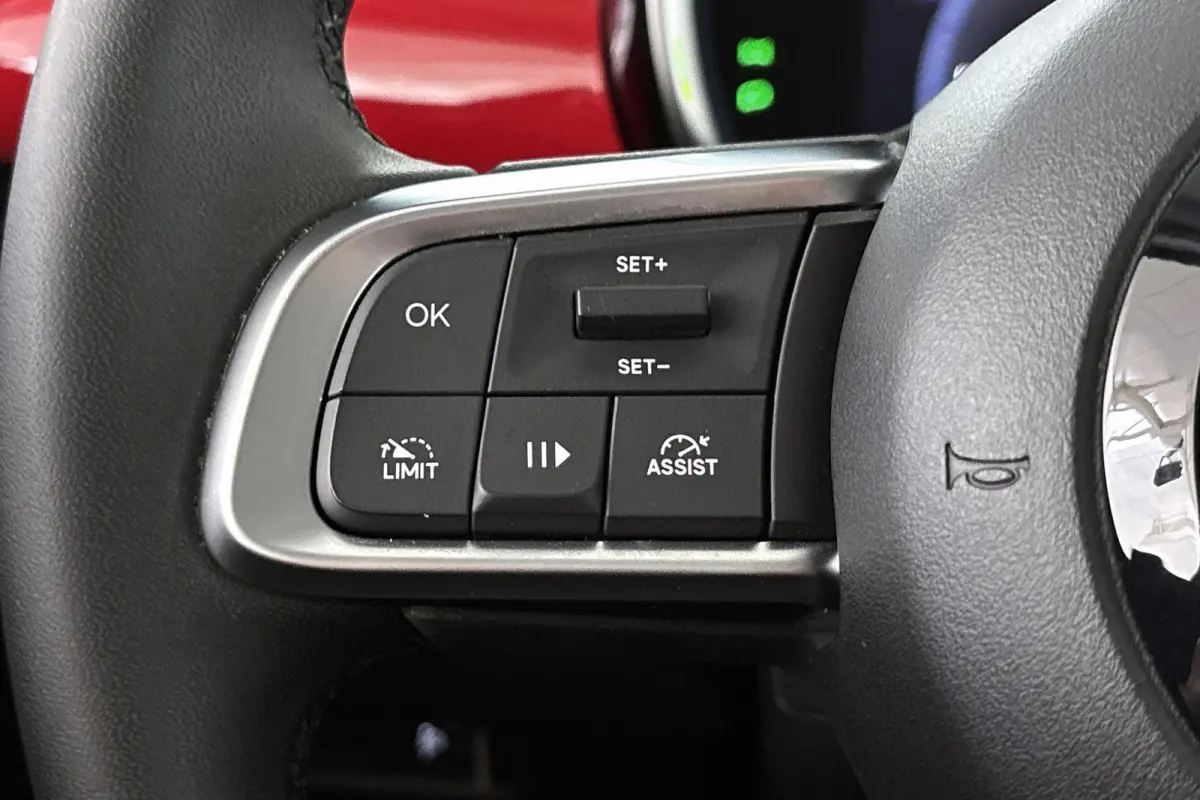 RED 54 kWh Apple CarPlay Climate Control