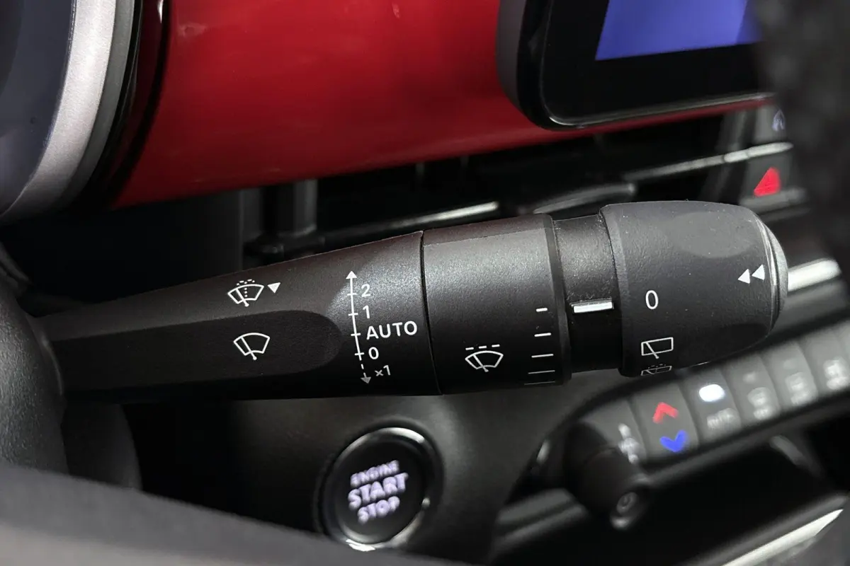 RED 54 kWh Apple CarPlay Climate Control