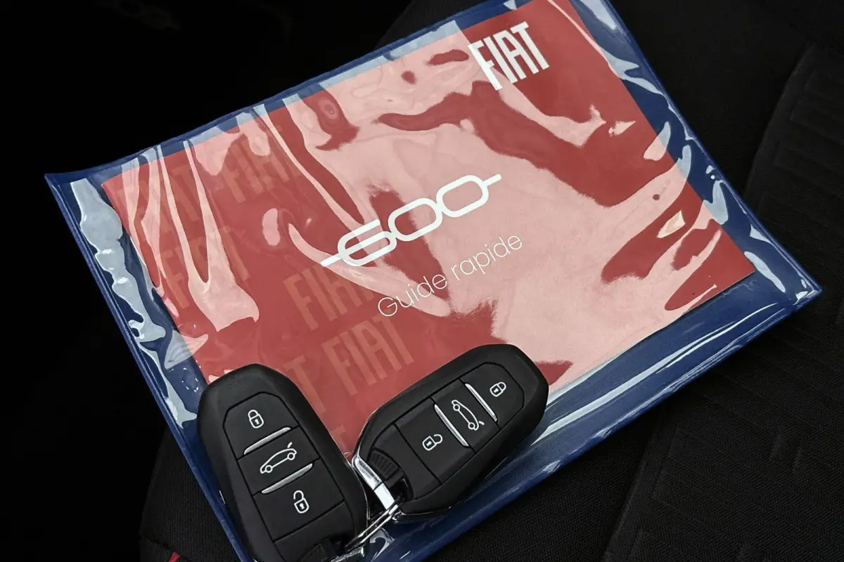 RED 54 kWh Apple CarPlay Climate Control