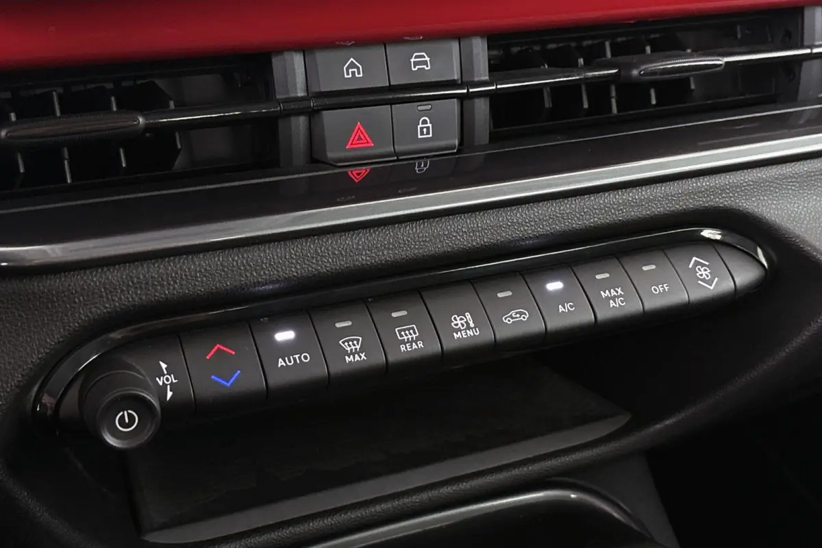 RED 54 kWh Apple CarPlay Climate Control