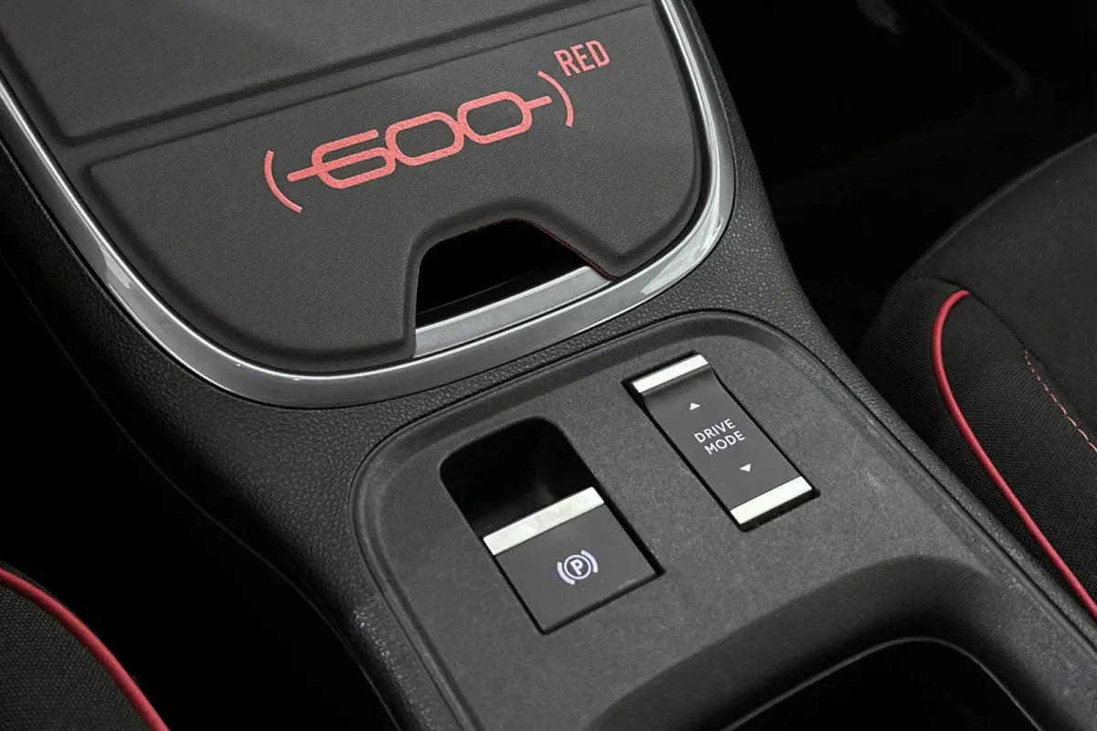 RED 54 kWh Apple CarPlay Climate Control
