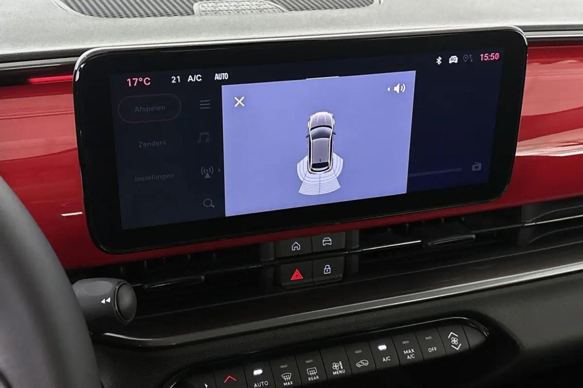 RED 54 kWh Apple CarPlay Climate Control