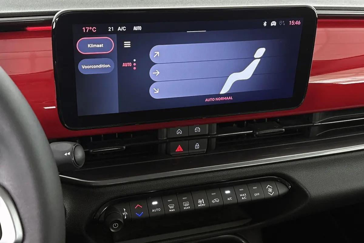 RED 54 kWh Apple CarPlay Climate Control