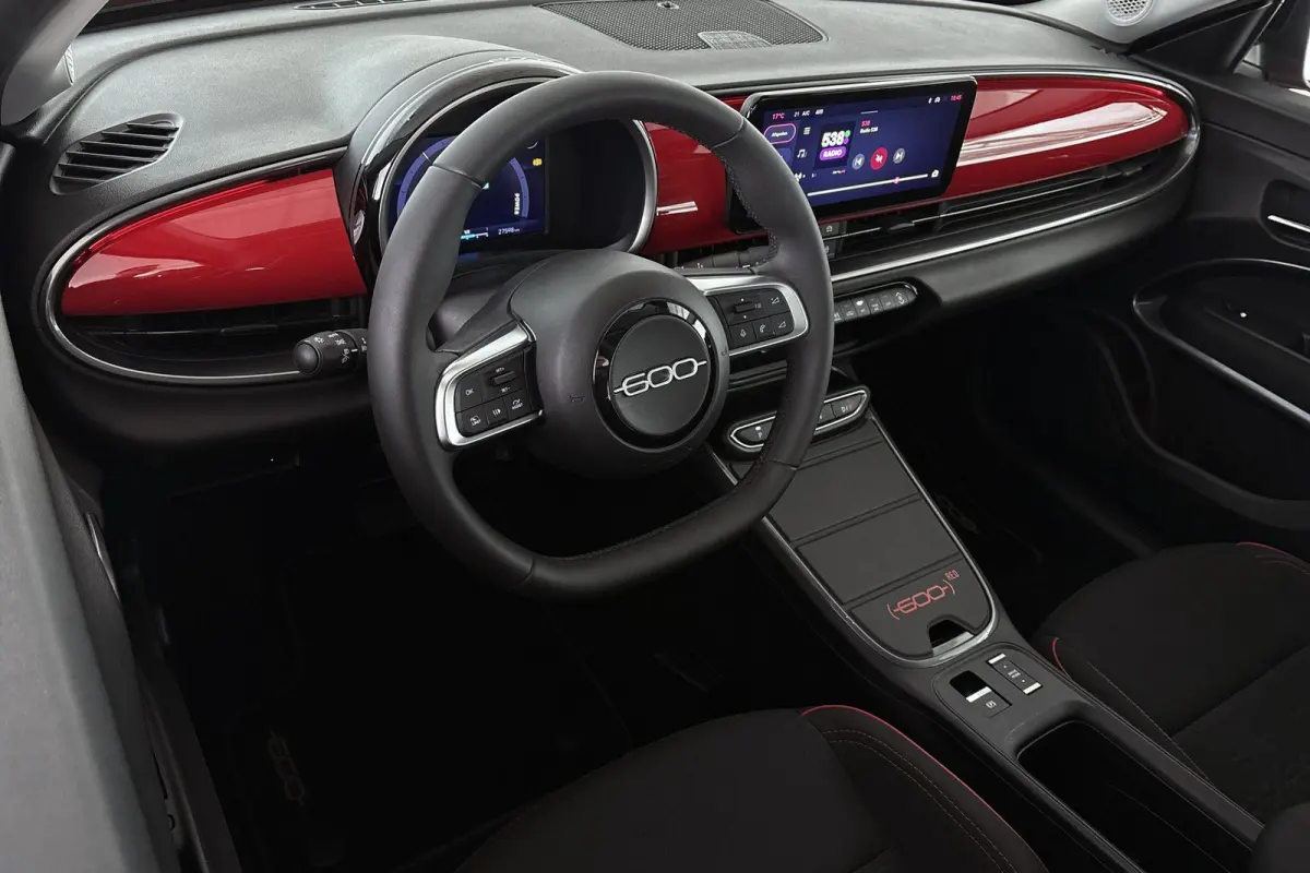 RED 54 kWh Apple CarPlay Climate Control