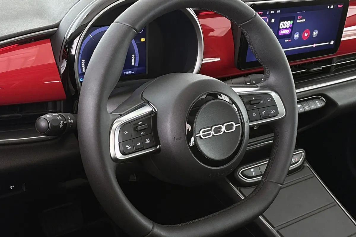 RED 54 kWh Apple CarPlay Climate Control