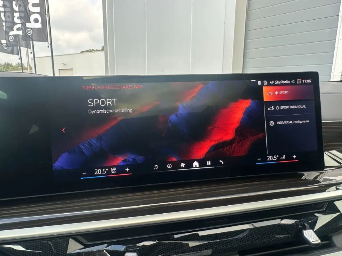 xDrive50e M-sport bj2023 BTW *Pano *Head-up *22inch *Trekhaak
