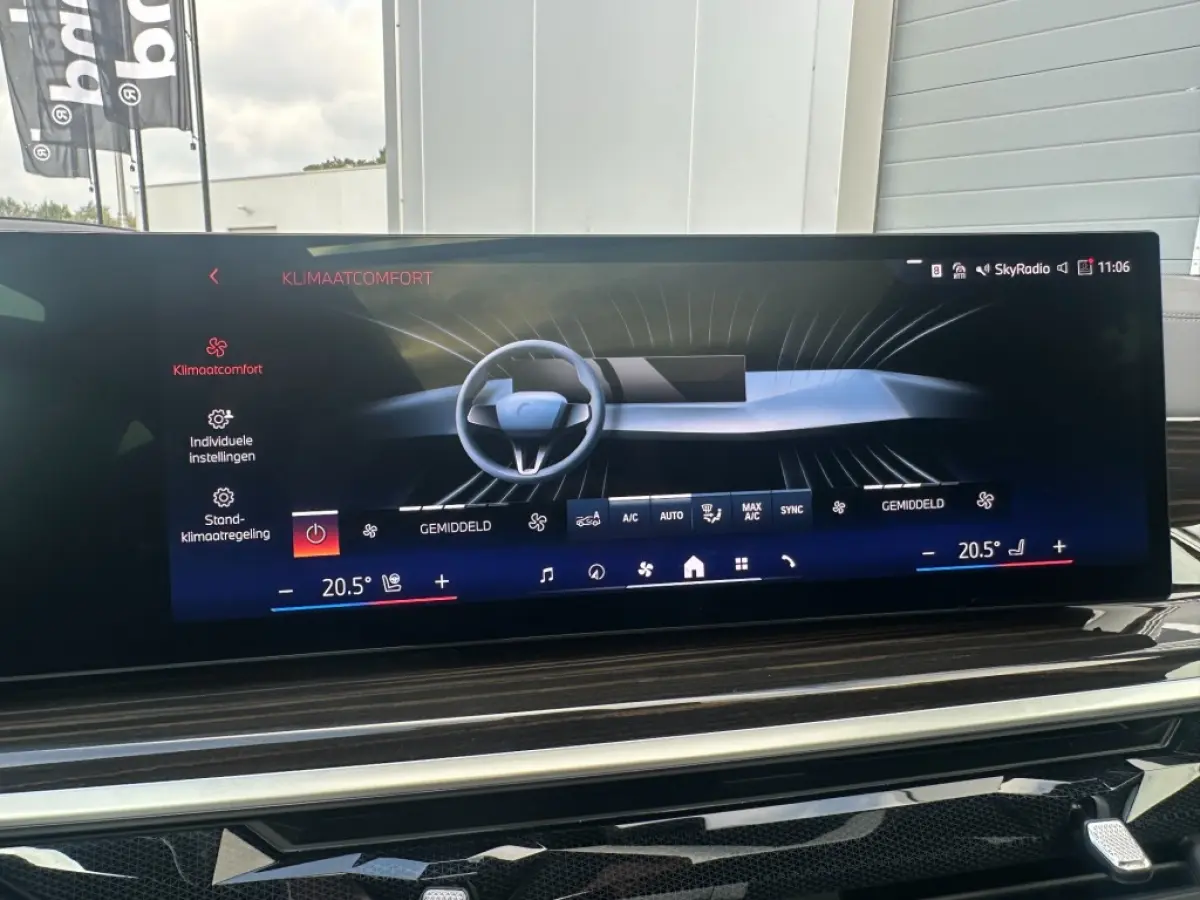 xDrive50e M-sport bj2023 BTW *Pano *Head-up *22inch *Trekhaak