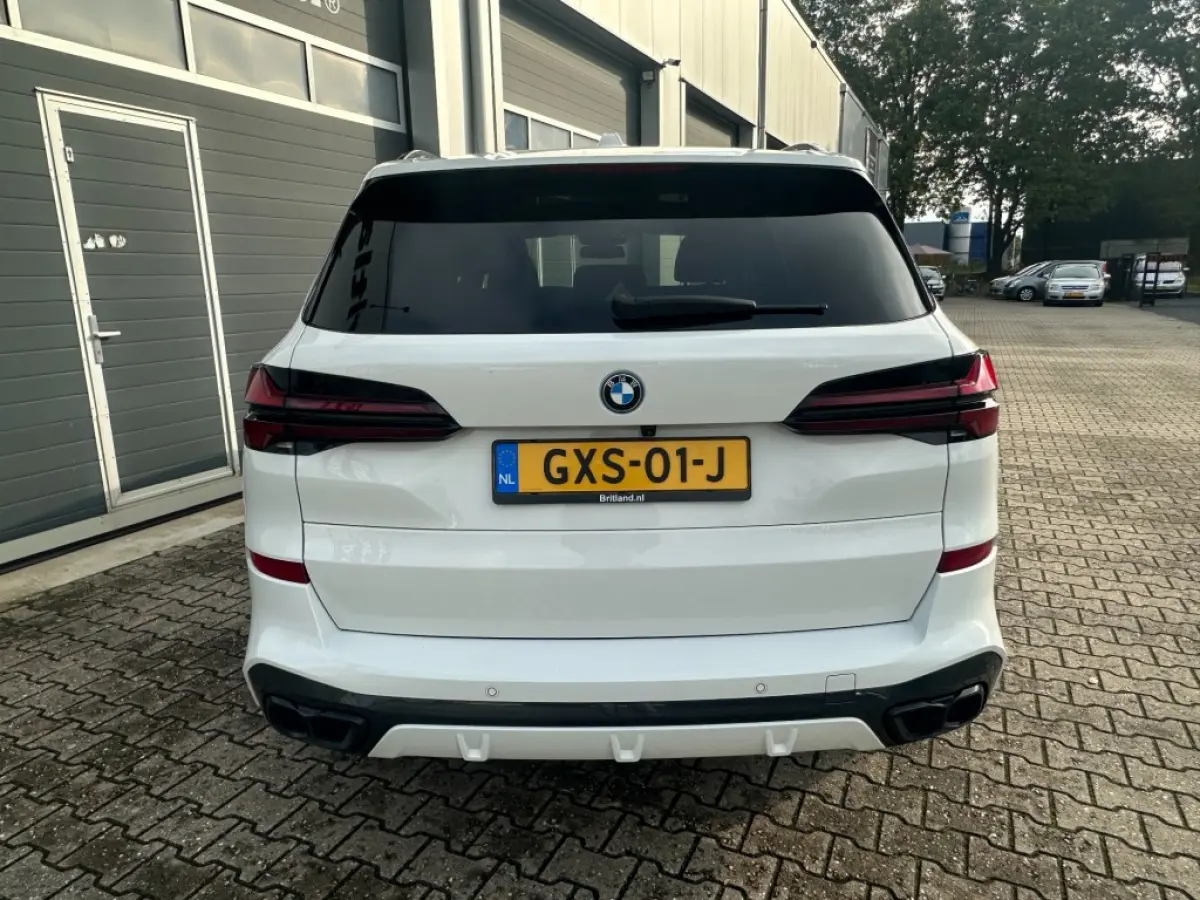 xDrive50e M-sport bj2023 BTW *Pano *Head-up *22inch *Trekhaak