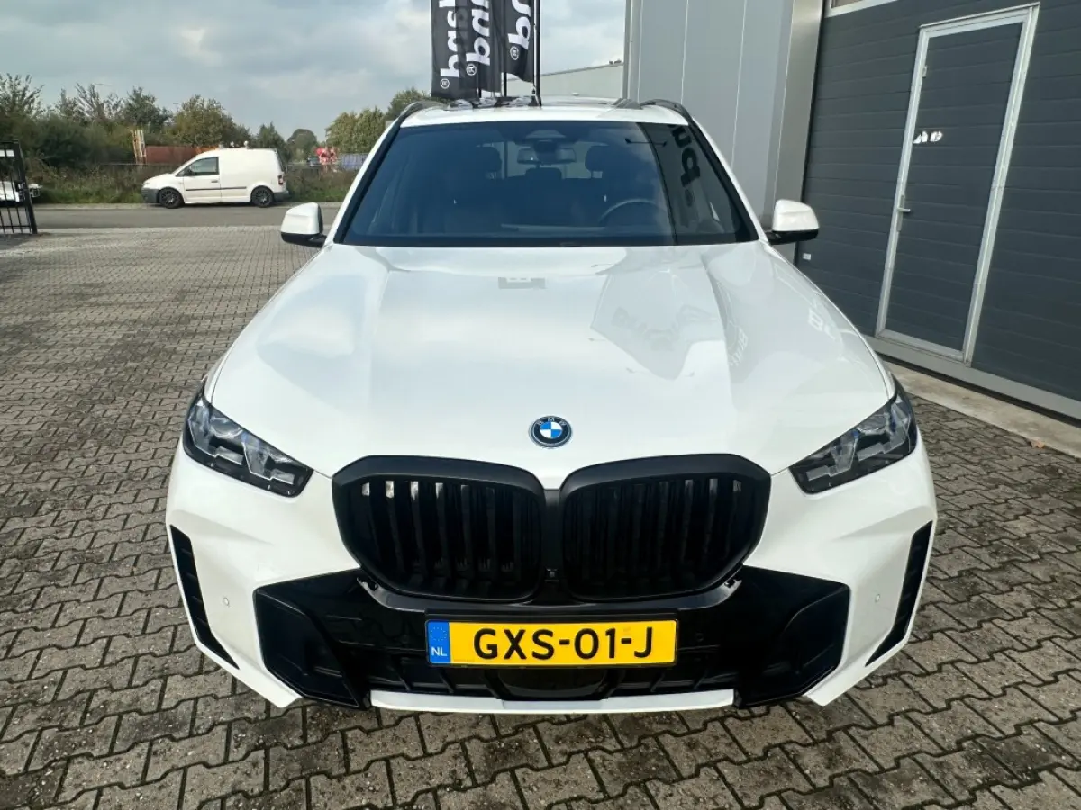 xDrive50e M-sport bj2023 BTW *Pano *Head-up *22inch *Trekhaak