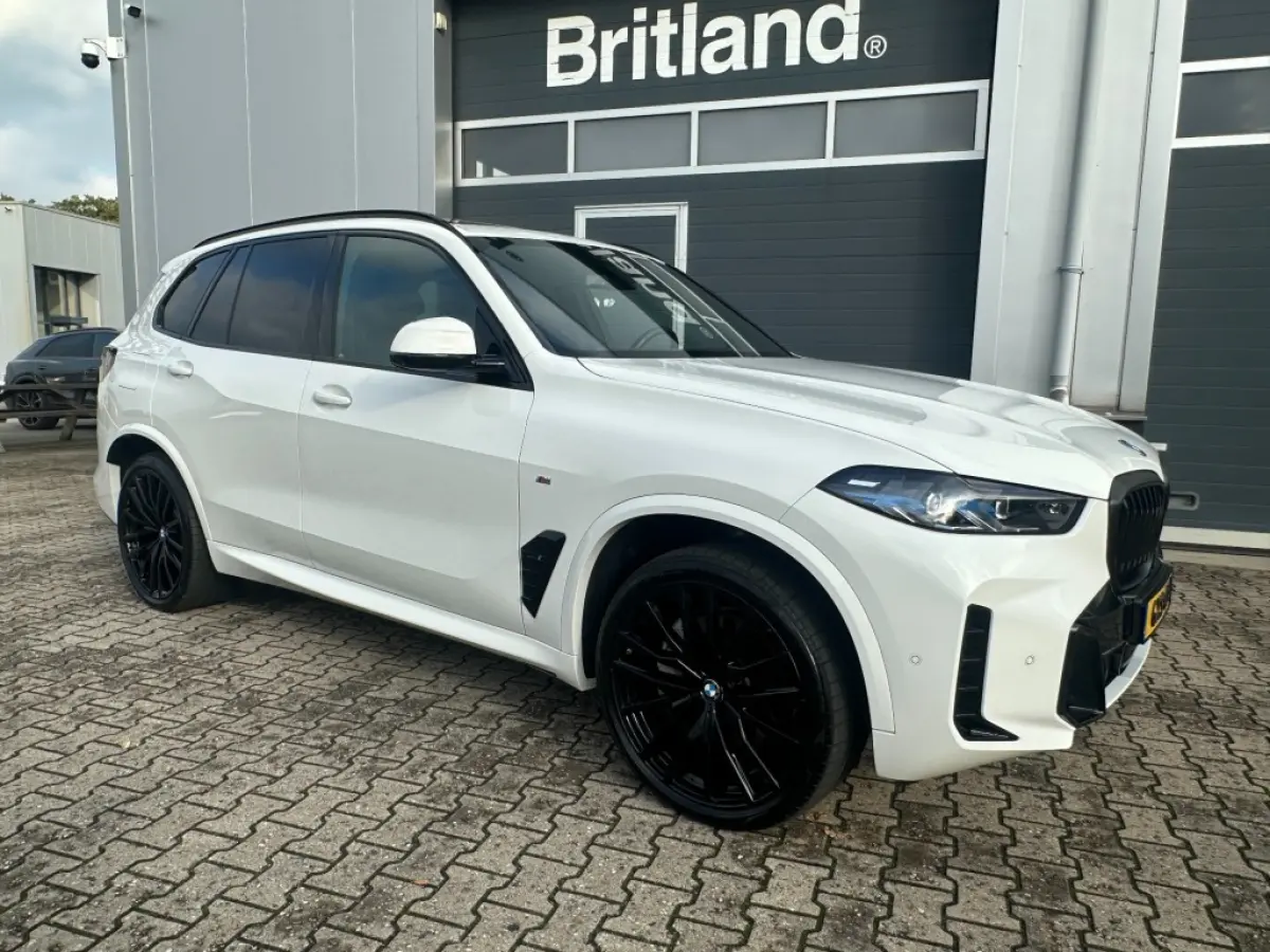 xDrive50e M-sport bj2023 BTW *Pano *Head-up *22inch *Trekhaak