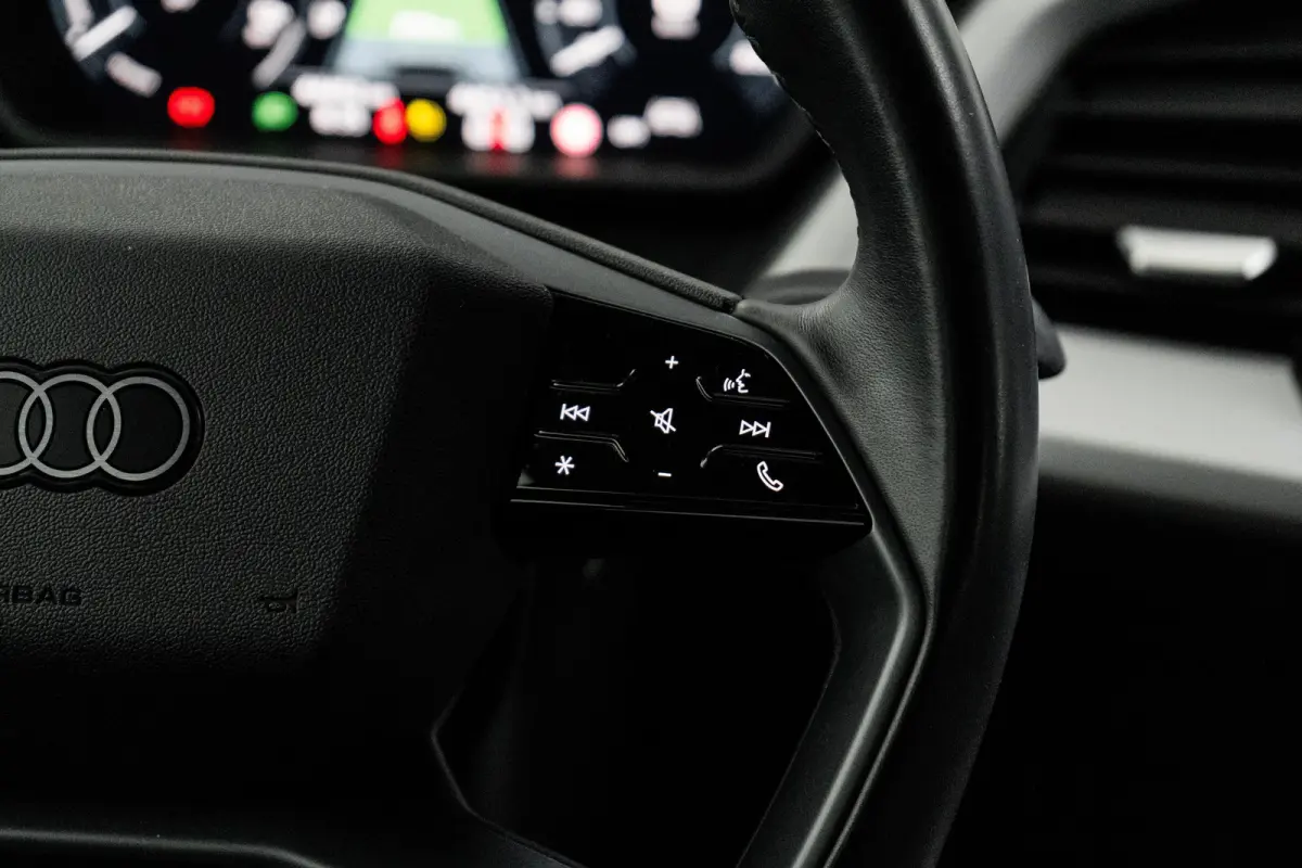 45 Edition 82 kWh | ADAPTIVE CRUISE | STOELVERWARMING | LED | NAVI | ELEKTR. ACHTERKLEP | PARK SENS | CLIMA