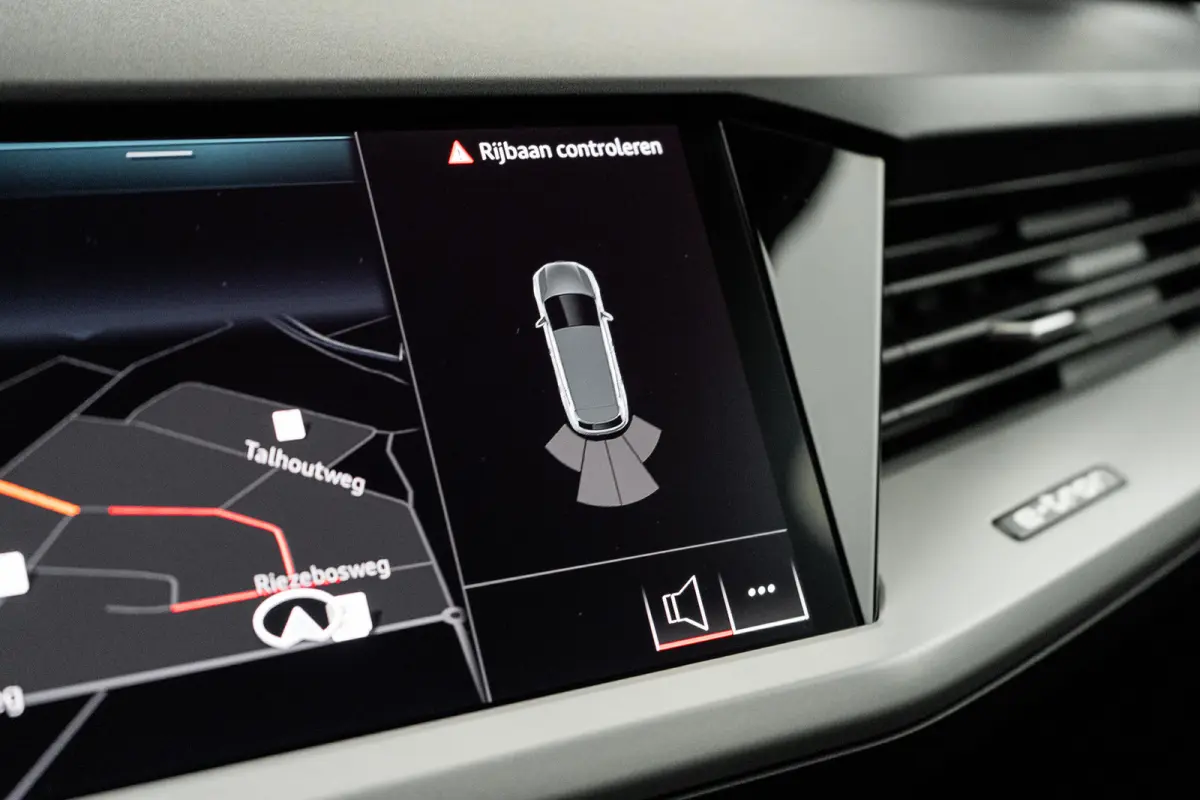 45 Edition 82 kWh | ADAPTIVE CRUISE | STOELVERWARMING | LED | NAVI | ELEKTR. ACHTERKLEP | PARK SENS | CLIMA