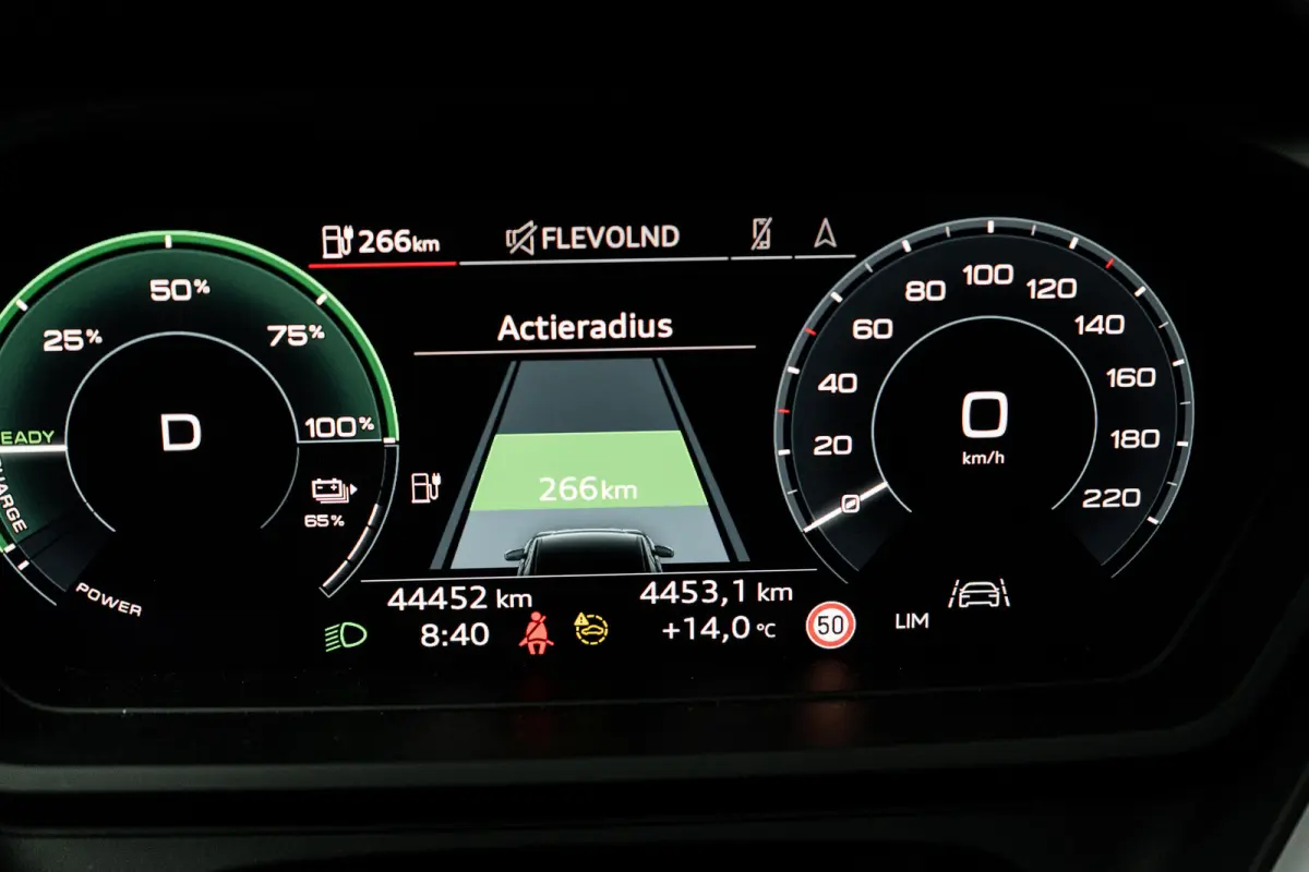 45 Edition 82 kWh | ADAPTIVE CRUISE | STOELVERWARMING | LED | NAVI | ELEKTR. ACHTERKLEP | PARK SENS | CLIMA