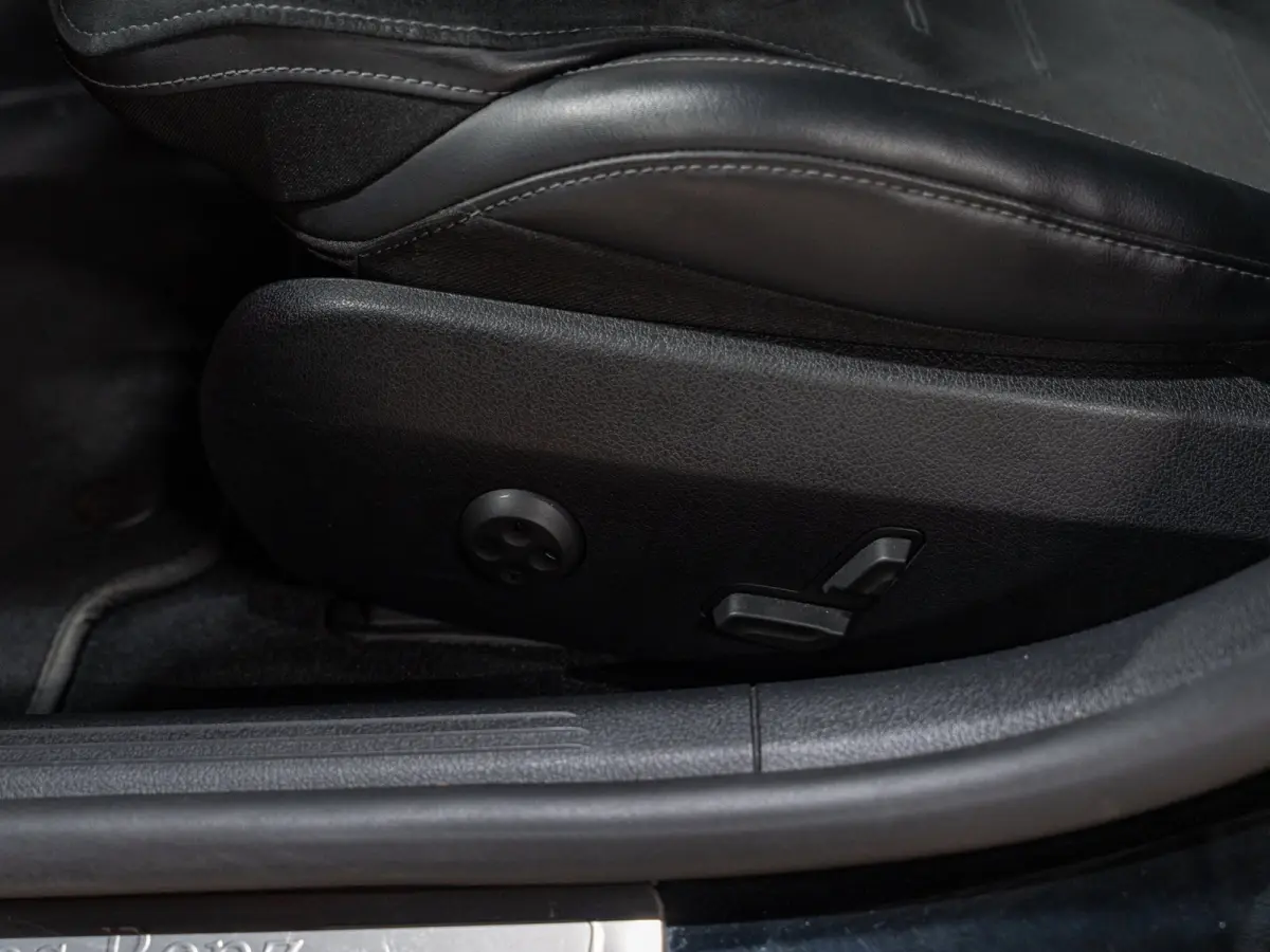300e AMG Line Business, Night Pakket, Plug-In, Ambiënte Light, Apple Carplay, Cruise, Cam, PDC, Navi