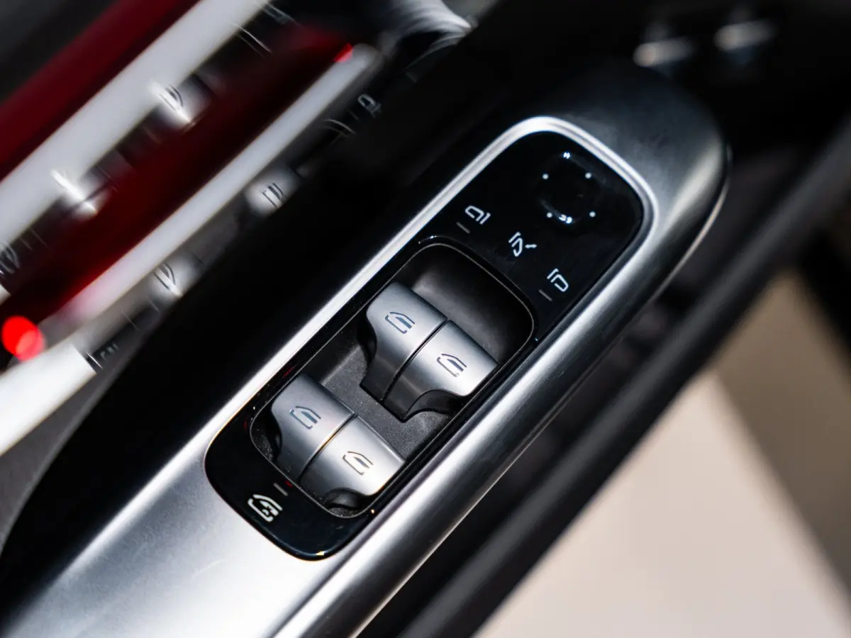 300e AMG Line Business, Night Pakket, Plug-In, Ambiënte Light, Apple Carplay, Cruise, Cam, PDC, Navi