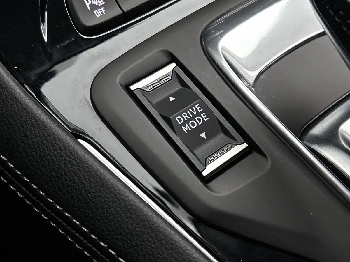 1.2 Turbo Elegance Automaat | Camera | Navigatie | Digitaal Cluster | Adaptieve Cruise Control | Dodehoek Detectie | Sensoren V+A | Elektrische Kofferklep | Stoel&Stuurverwarming | 130PK