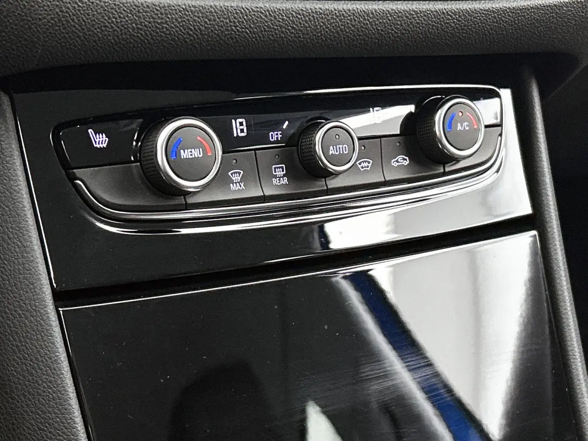 1.2 Turbo Elegance Automaat | Camera | Navigatie | Digitaal Cluster | Adaptieve Cruise Control | Dodehoek Detectie | Sensoren V+A | Elektrische Kofferklep | Stoel&Stuurverwarming | 130PK
