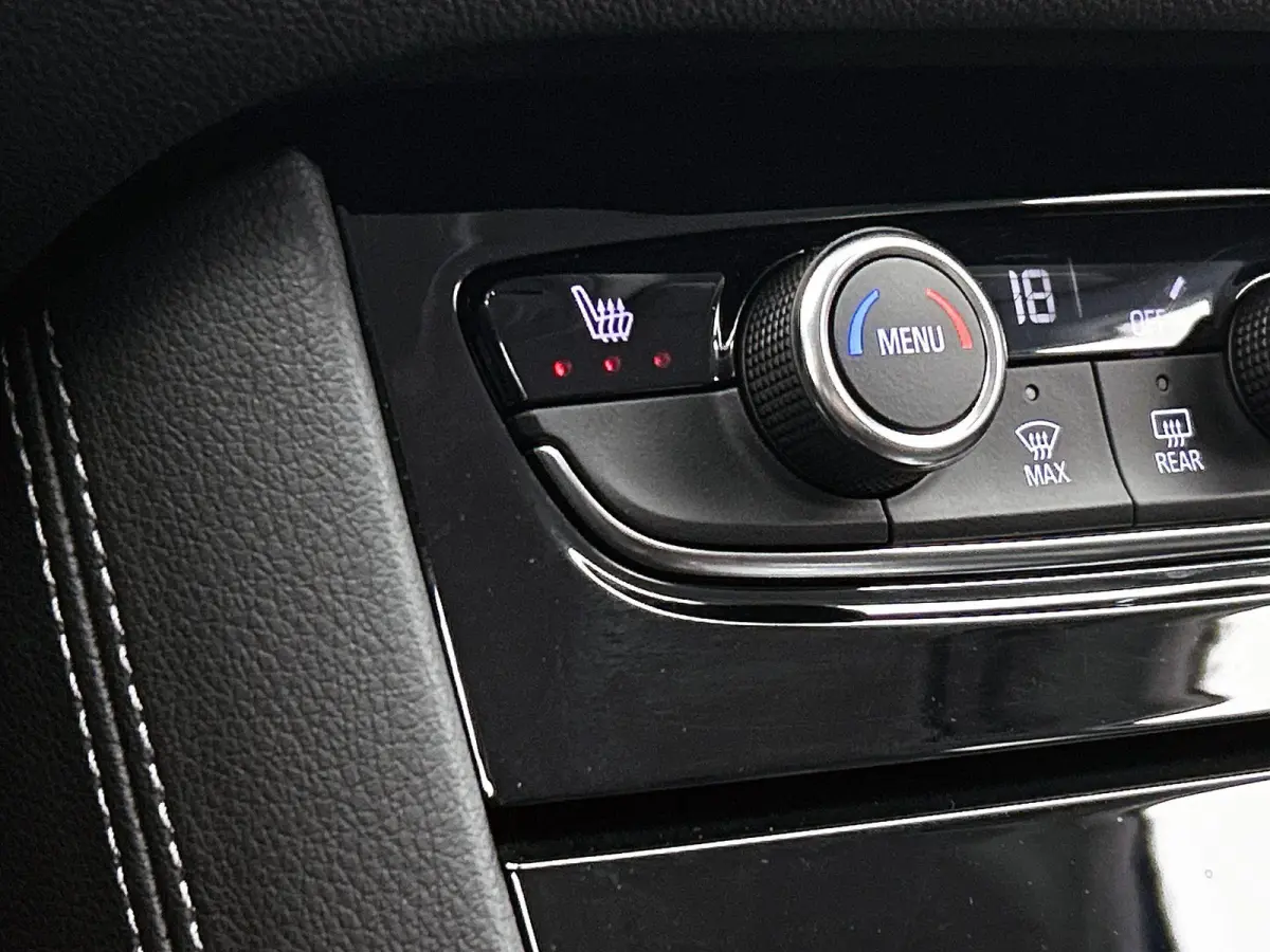 1.2 Turbo Elegance Automaat | Camera | Navigatie | Digitaal Cluster | Adaptieve Cruise Control | Dodehoek Detectie | Sensoren V+A | Elektrische Kofferklep | Stoel&Stuurverwarming | 130PK