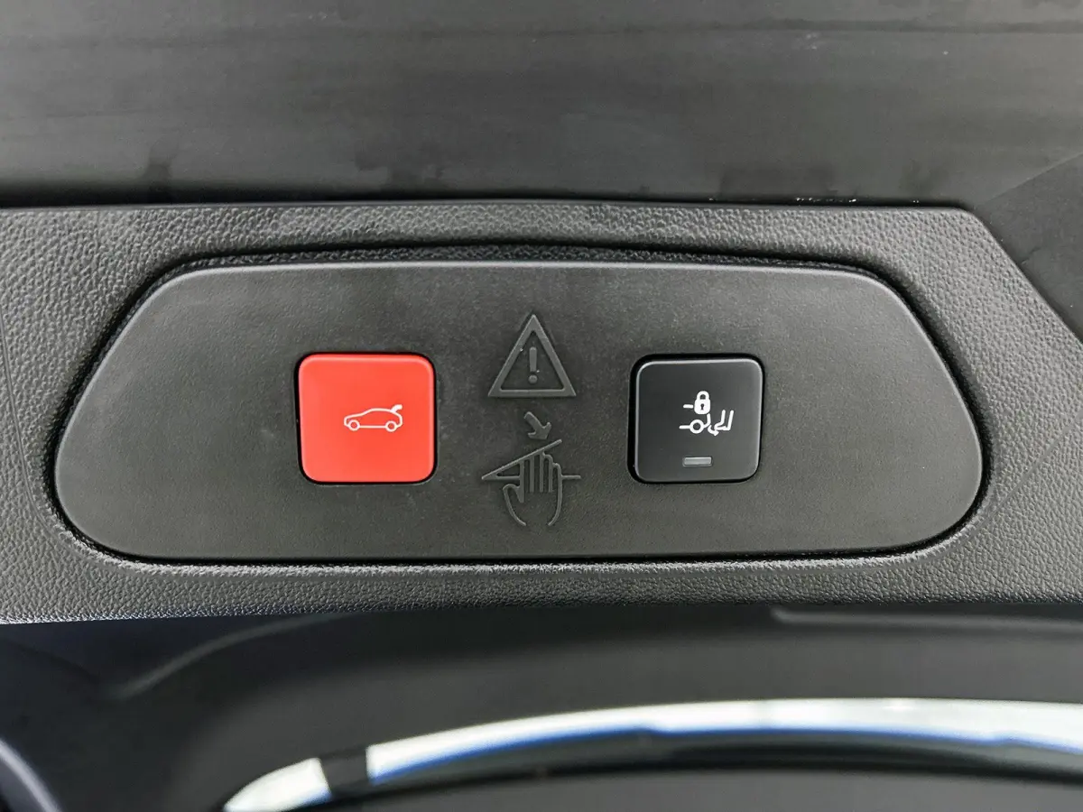 1.2 Turbo Elegance Automaat | Camera | Navigatie | Digitaal Cluster | Adaptieve Cruise Control | Dodehoek Detectie | Sensoren V+A | Elektrische Kofferklep | Stoel&Stuurverwarming | 130PK