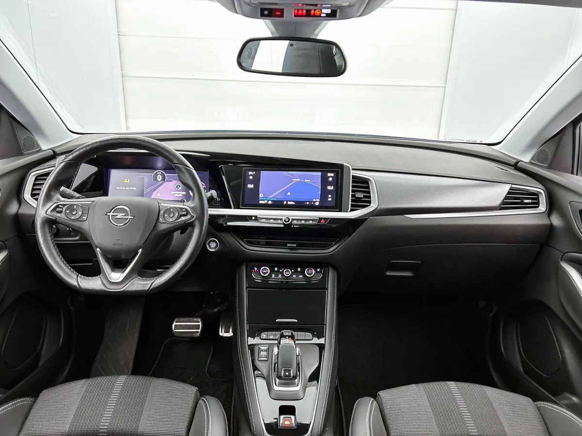 1.2 Turbo Elegance Automaat | Camera | Navigatie | Digitaal Cluster | Adaptieve Cruise Control | Dodehoek Detectie | Sensoren V+A | Elektrische Kofferklep | Stoel&Stuurverwarming | 130PK