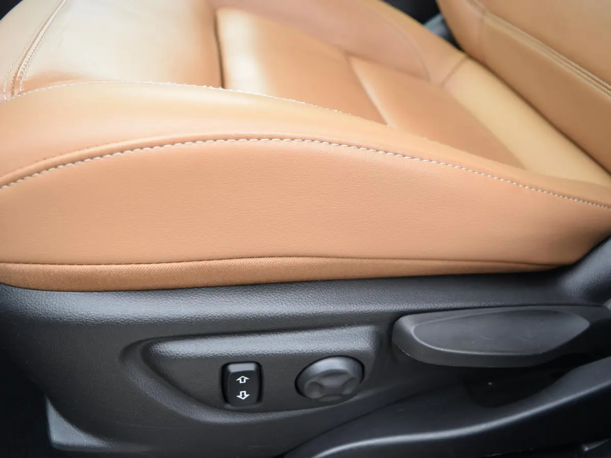 1.4 Turbo Innovation LEDEREN BEKLEDING | WINTERPAKKET | CAMERA MET SENSOREN |