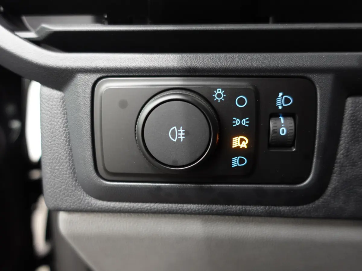 300 2.0 TDCI L2H1 Trend Automaat Airco Navigatie Cruise Parkeersensoren Camera