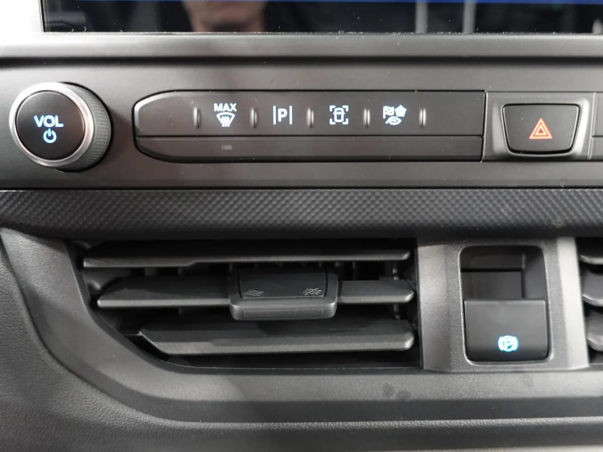 300 2.0 TDCI L2H1 Trend Automaat Airco Navigatie Cruise Parkeersensoren Camera