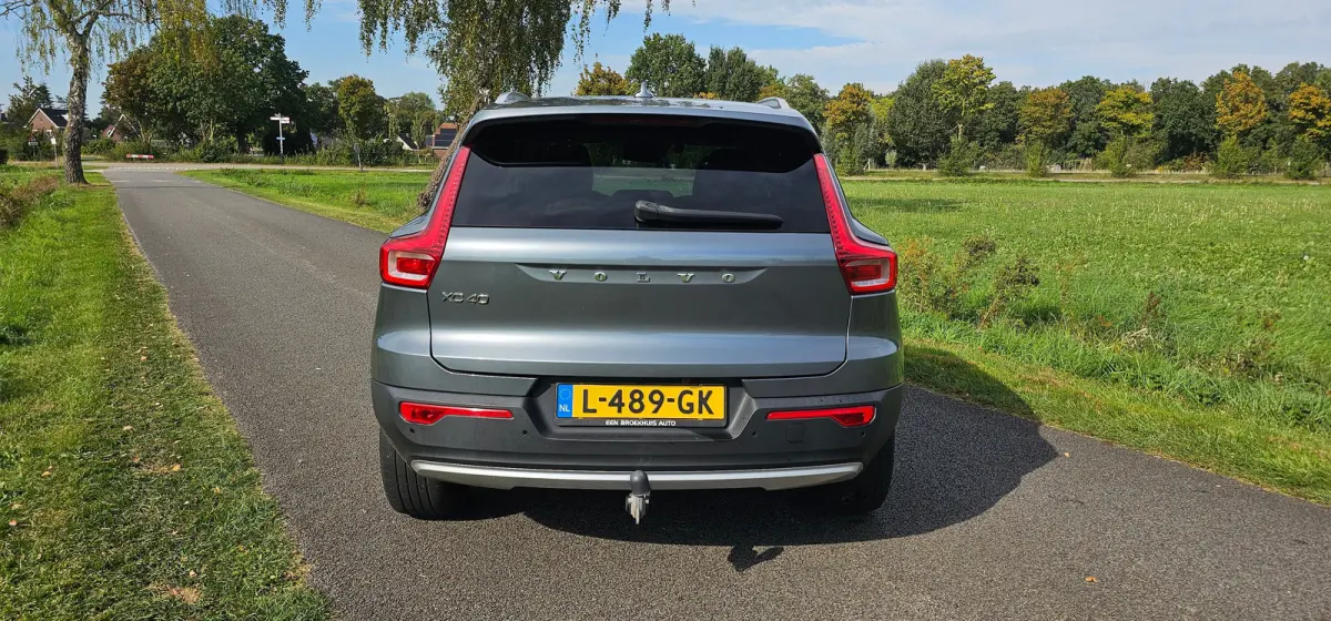 2.0 T4 Momentum Pro 1800KG Trekgewicht / Trekhaak / Stuur -en Stoelverwarming / Achterbank verwarmd / Elektr. voorstoel / Elektr. Koffer. / Parkeersensoren / Navigatie via App /