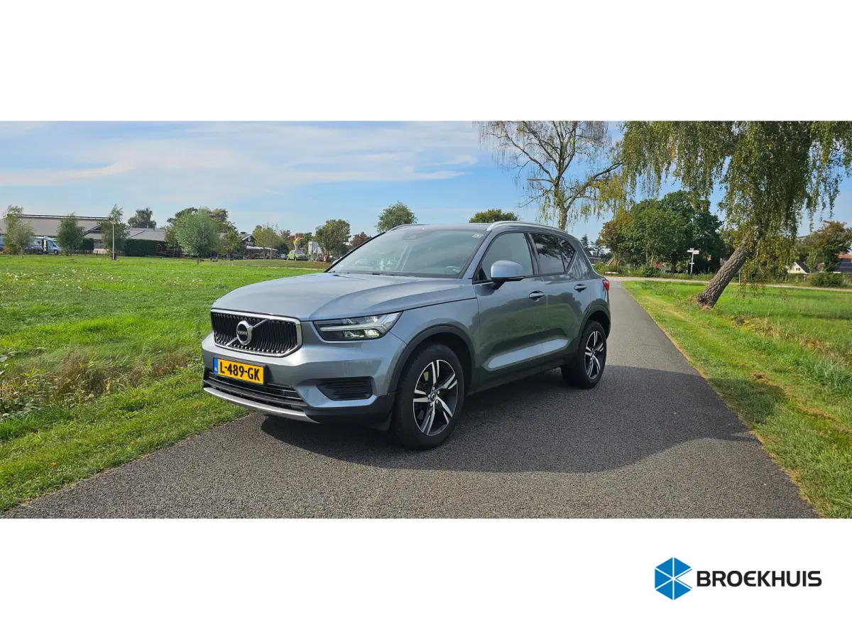 2.0 T4 Momentum Pro 1800KG Trekgewicht / Trekhaak / Stuur -en Stoelverwarming / Achterbank verwarmd / Elektr. voorstoel / Elektr. Koffer. / Parkeersensoren / Navigatie via App /