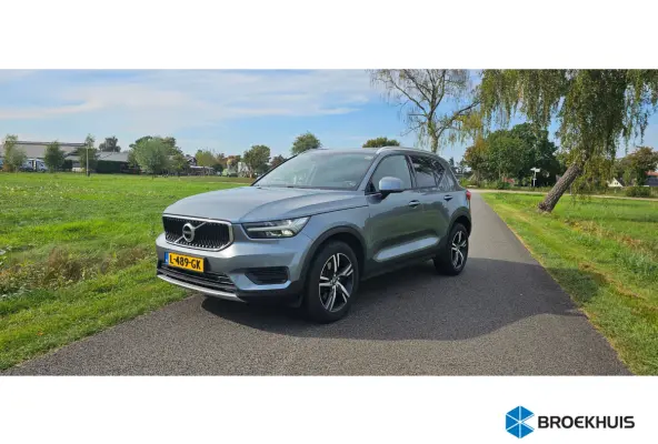 2.0 T4 Momentum Pro 1800KG Trekgewicht / Trekhaak / Stuur -en Stoelverwarming / Achterbank verwarmd / Elektr. voorstoel / Elektr. Koffer. / Parkeersensoren / Navigatie via App /