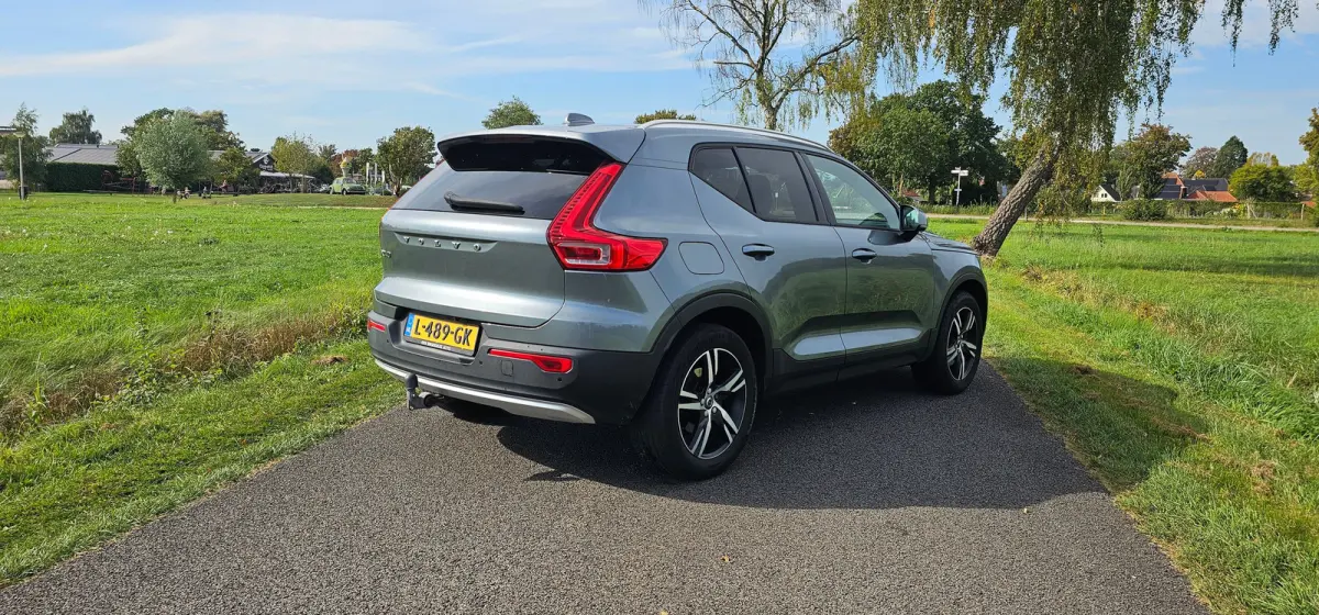 2.0 T4 Momentum Pro 1800KG Trekgewicht / Trekhaak / Stuur -en Stoelverwarming / Achterbank verwarmd / Elektr. voorstoel / Elektr. Koffer. / Parkeersensoren / Navigatie via App /