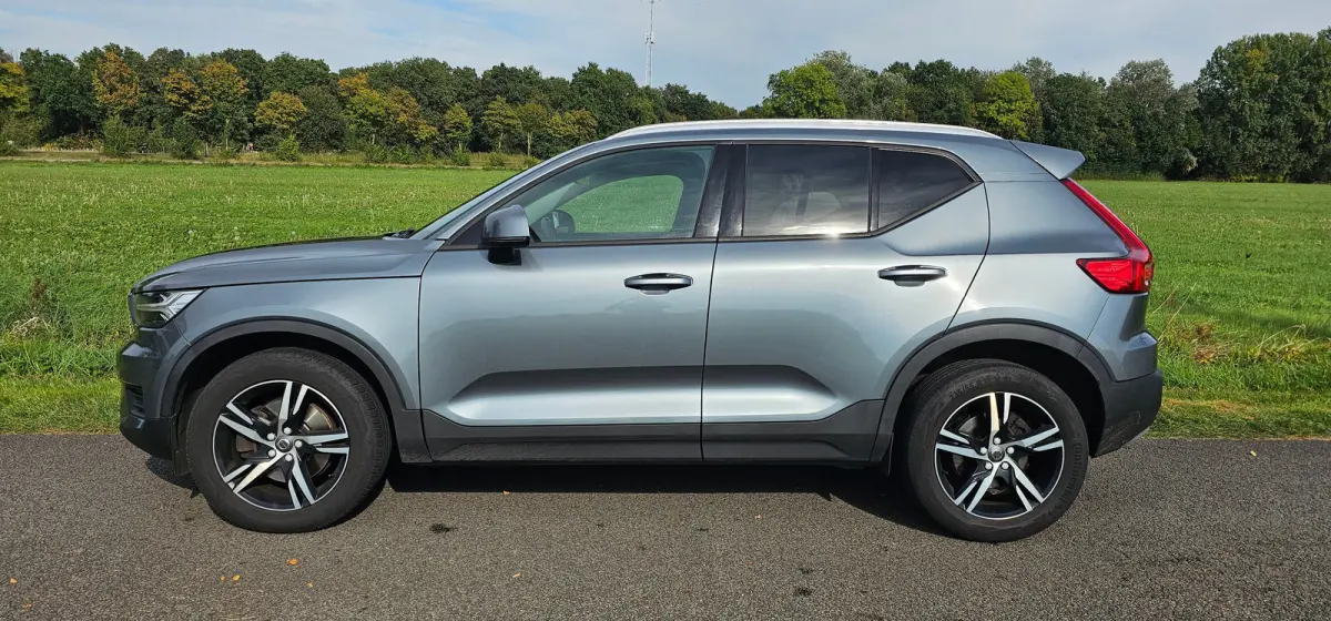 2.0 T4 Momentum Pro 1800KG Trekgewicht / Trekhaak / Stuur -en Stoelverwarming / Achterbank verwarmd / Elektr. voorstoel / Elektr. Koffer. / Parkeersensoren / Navigatie via App /
