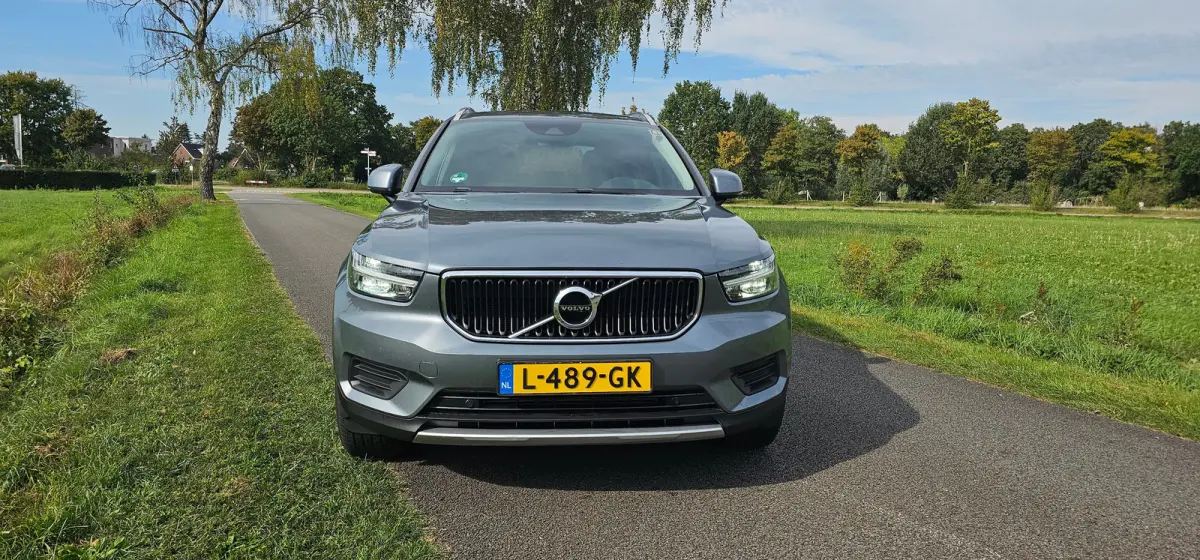 2.0 T4 Momentum Pro 1800KG Trekgewicht / Trekhaak / Stuur -en Stoelverwarming / Achterbank verwarmd / Elektr. voorstoel / Elektr. Koffer. / Parkeersensoren / Navigatie via App /