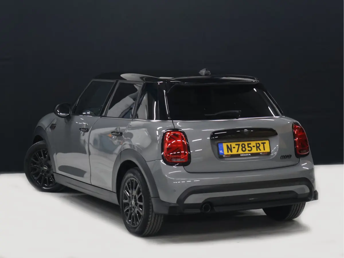 1.5 Cooper Classic [APPLE CARPLAY, CRUISE CONTROL, DIGITAL DASH, SENSOREN ACHTER, SFEERVERLICHTING, CLIMATE CONTROL, HALF LEDER, NAVIGATIE, BLUETOOTH, NIEUWSTAAT]