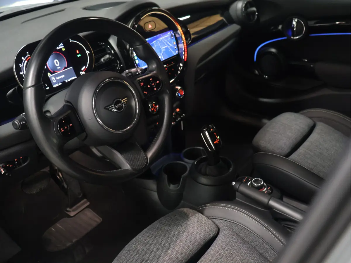 1.5 Cooper Classic [APPLE CARPLAY, CRUISE CONTROL, DIGITAL DASH, SENSOREN ACHTER, SFEERVERLICHTING, CLIMATE CONTROL, HALF LEDER, NAVIGATIE, BLUETOOTH, NIEUWSTAAT]