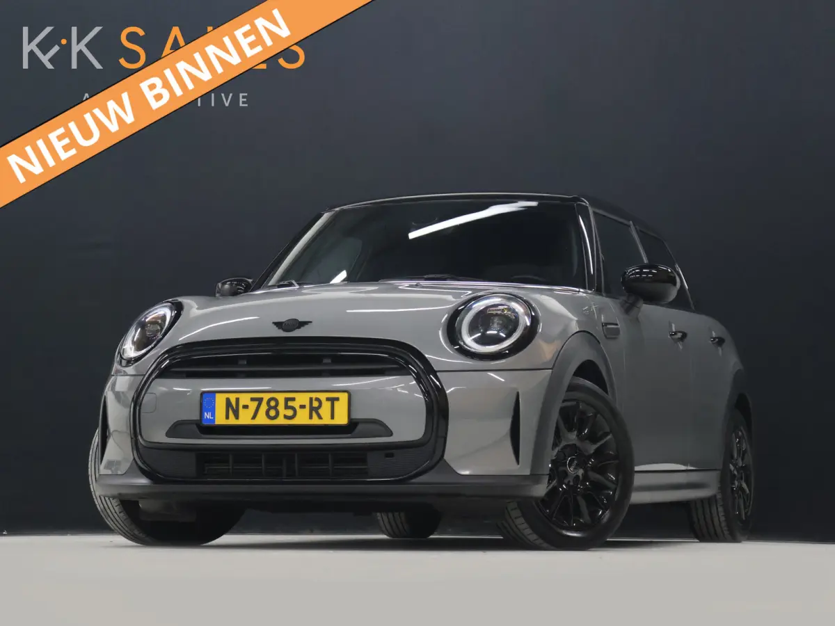 1.5 Cooper Classic [APPLE CARPLAY, CRUISE CONTROL, DIGITAL DASH, SENSOREN ACHTER, SFEERVERLICHTING, CLIMATE CONTROL, HALF LEDER, NAVIGATIE, BLUETOOTH, NIEUWSTAAT]