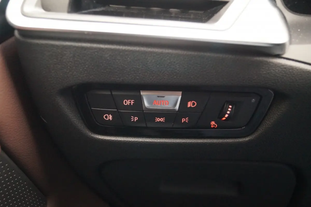 420i Business Edition Plus -PANO-LEER-NAVI-ECC-